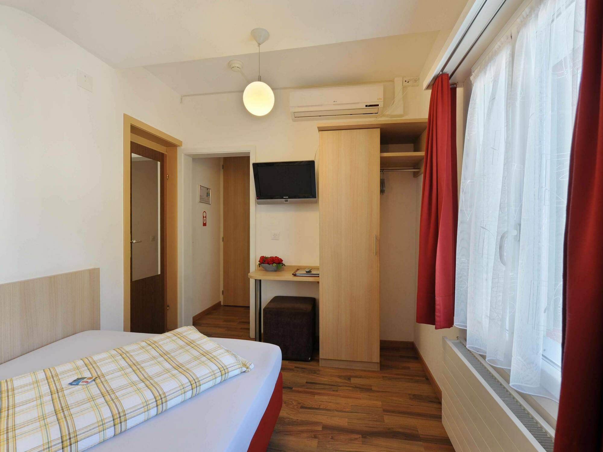 Hotel Derby Interlaken - Action & Relax Hub Екстер'єр фото
